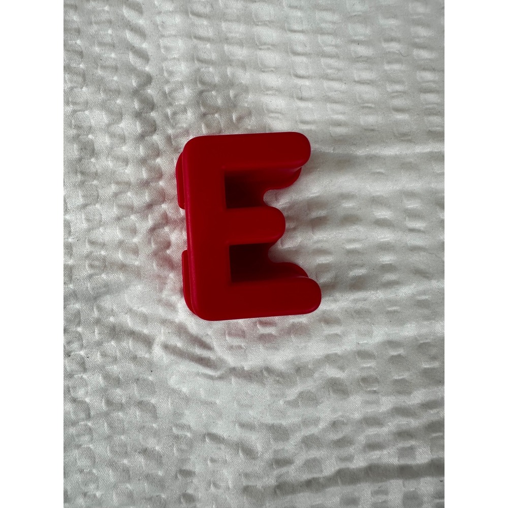 Letter‎ "E" for Elmo On The Go learning game.
